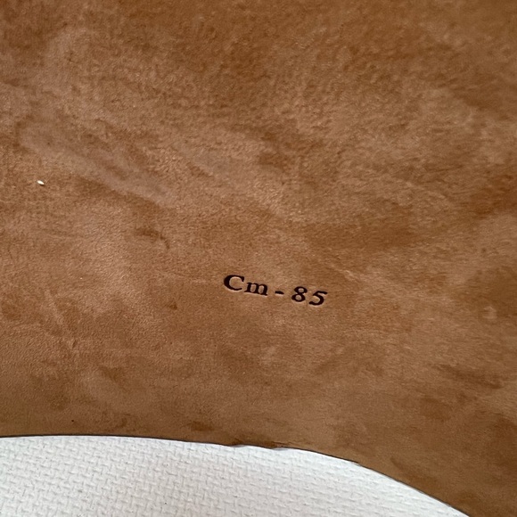 Salvatore Ferragamo cream Leather wide belt. Never worn. - Picture 8 of 8